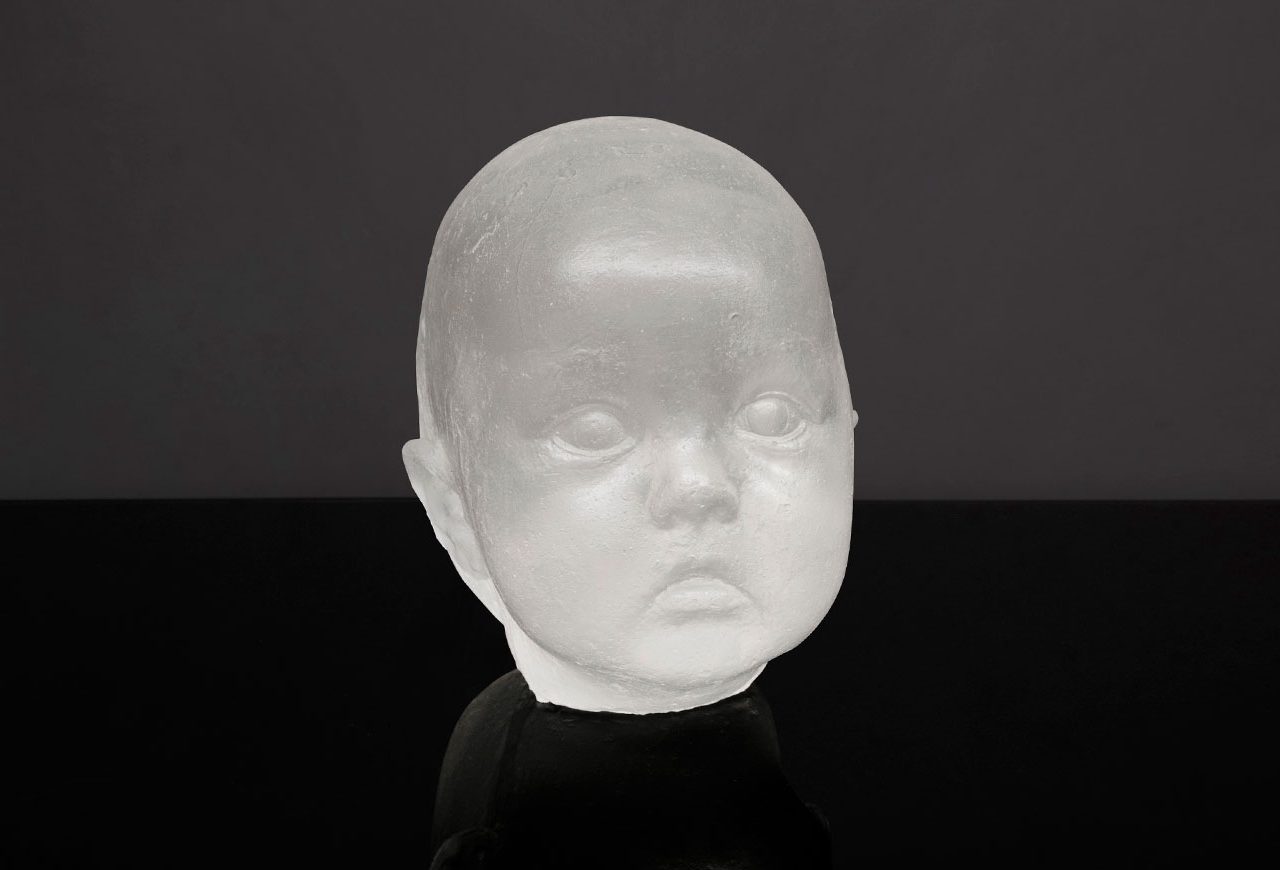 Escultura en vidrio óptico para el artista Antonio López. Obra: Carmen